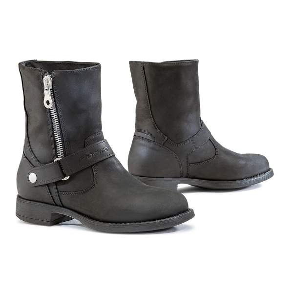 Boots  by Forma