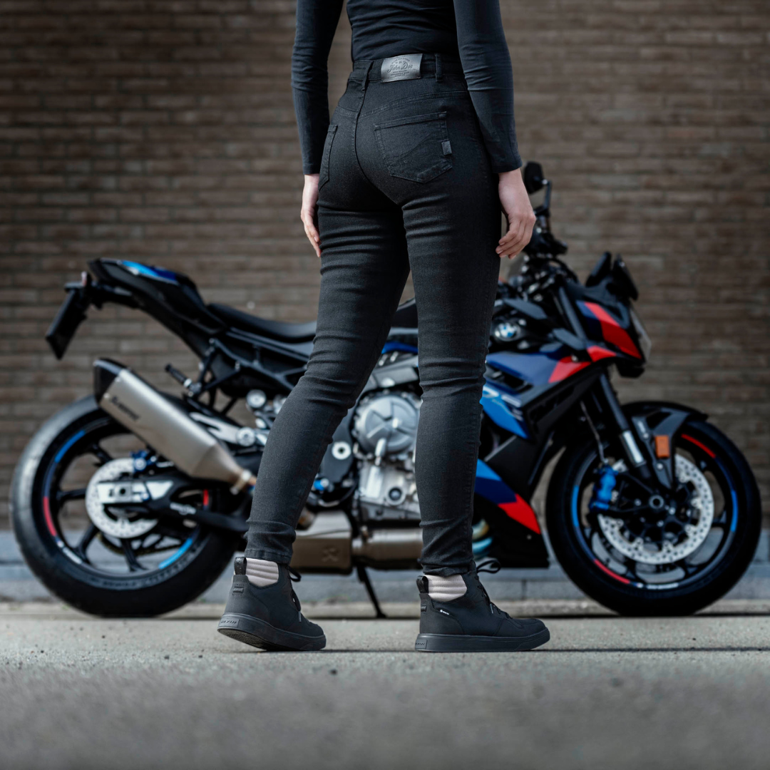 Skinny jeans voor op de motor dames veilig