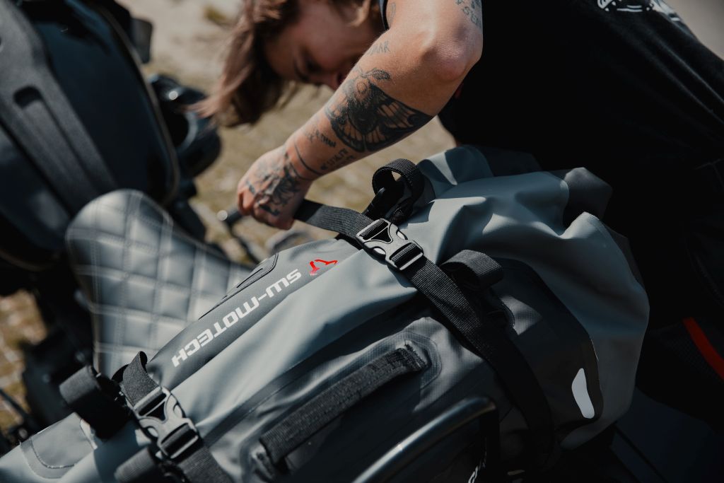 Hoe motorbagage veilig bevestigen?