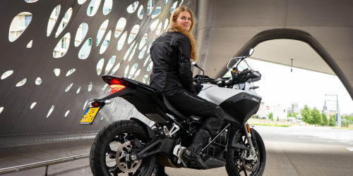 Elektrische motorfiets Zero motorycle DSR/X met moto Floor